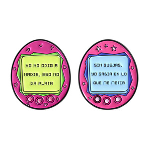 Pins de esmalte retro con diseño de huevo y cita en español de Tamagotchi, divertidos, con la frase 'Yo No Odio A Nadie', pin de solapa de arte pixelado colorido, como regalos para amigos - Product Image 1