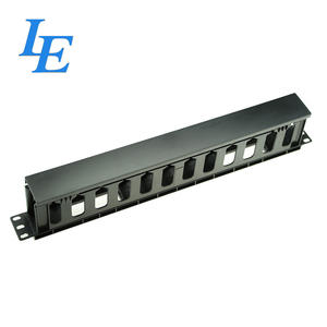 Organiseur de câbles métallique horizontal 1U de 19 pouces avec capuchons pour la gestion des câbles - Product Image 3