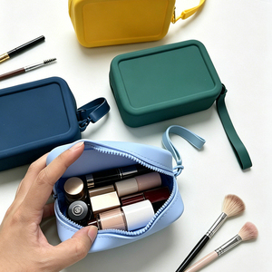 Sacs cosmétiques de voyage imperméables personnalisés avec logo d'usine, trousse de maquillage portable en silicone, pochette de toilette pour femmes, rangement de voyage - Product Image 2