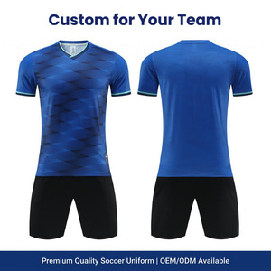 Ensemble de maillots de football personnalisés en polyester sublimé avec logo, nom et numéro, maillot de foot OEM en gros - Product Image 1