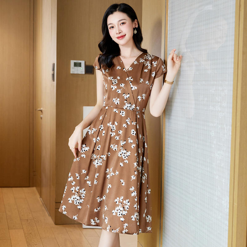 สีน้ำตาล