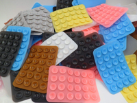 Tapis adhésif en silicone réutilisable, portable et compact, lavable, antidérapant 24 ventouses pour téléphone, batterie externe et caméra d'action