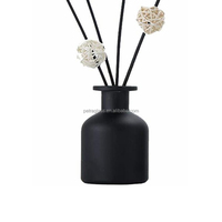 Vente en gros 50ml 100ml 150ml 250ml noir mat huile essentielle arôme roseau diffuseur bouteille en verre