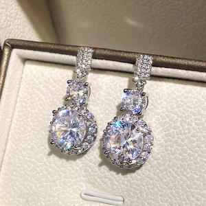 Orecchini Pendenti in Zircone Placcati Oro Bianco, Taglio Brillante Rotondo, Montatura a Griffe, Gioielli Classici da Donna per Matrimonio - Product Image 5