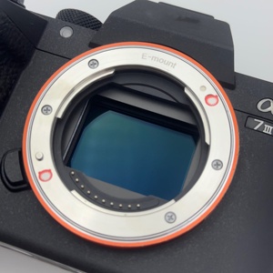 Appareil photo numérique hybride <span class=keywords><strong>Sony</strong></span> Alpha 7M3 (ILCE-7M3) d'occasion, boîtier nu, 24,2 MP, plein format, vidéo 4K HDR, pour photographie professionnelle - Product Image 6