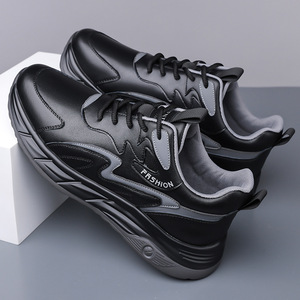 รองเท้ากีฬาหนังคุณภาพสูงรุ่นใหม่ปี 2025 สำหรับผู้ชาย ดีไซน์ระบายอากาศได้ดี รองเท้าลำลองผู้ชายพื้นหนา ทนทาน - Product Image 1