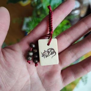 จี้ไม้มะจองลายมะจองแบบดั้งเดิมของจีน – ของขวัญและของที่ระลึก - Product Image 1