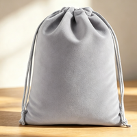 Sac cadeau en velours recyclable à motif de dessin animé grande capacité, pochette en flanelle douce pour l'emballage de montres, bracelets et bijoux