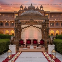 Mandap de mariage finition antique royale, pavillon en dôme sculpté à la main avec piliers en forme d'éléphant |   Exportateur de scènes de mariage de style palais de luxe
