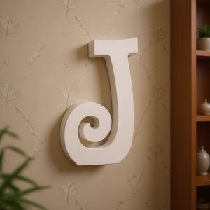 Lettera Decorativa J in Legno Bianco da 14,5 Cm per Arredamento Murale - Product Image 3