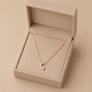 Collar con Colgante de Luna Creciente en Oro Blanco de 18K, Cadena Delicada, Dije de Luna con Diamantes Minimalista, Joyería Fina, Regalo Elegante para Mujer - Product Image 5