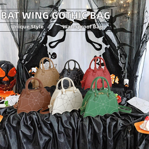 Nouveauté : Sacs à main et pochettes unisexes de créateur, style gothique, en PU imperméable, avec broderie et fermeture éclair, motif nouveauté Halloween Aile de chauve-souris, porté croisé - Product Image 2