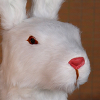 Grand lapin réaliste sur pied, fait main en fausse fourrure, pour Pâques, séances photo, événements et présentoirs de magasin
