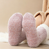Chaussettes d'intérieur pour femmes, doublées de polaire épaisse, antidérapantes avec semelle en silicone, en polaire d'agneau, mi-mollet, chaudes et confortables pour l'hiver