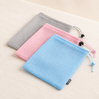 Sacs de rangement en maille noire en nylon épais et durable avec cordon de serrage, sacs d'emballage réutilisables en polyester pour savon avec étiquette tissée