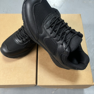 รองเท้าฝึกซ้อม Skin King รุ่น 15 สีดำ ระบายอากาศได้ดี รองเท้ากีฬาแบบตาข่าย สำหรับทุกเพศ พื้นรองเท้าด้านนอกทำจากยางแบบส้นเตี้ย เหมาะสำหรับการออกกำลังกายและการฝึกครอสเทรนนิ่ง - Product Image 3