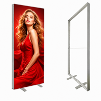Boîte à lumière LED SEG rectangulaire sur mesure, design portable autoportant avec pieds de base stables pour les expositions et les événements
