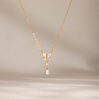Collier papillon en acier inoxydable plaqué or 18 carats J&D Jewelry, avec zircon cubique taille cœur et poire, style délicat et élégant.