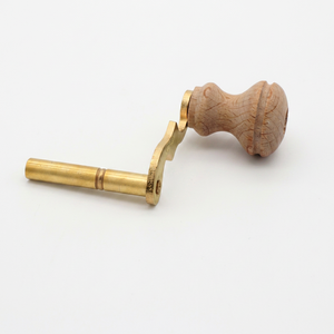 Outil rotatif à manivelle en laiton avec poignée en bois pour le polissage de bijoux DIY - Product Image 1