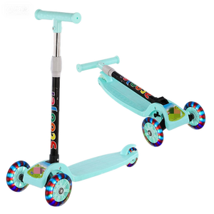 Trottinette pliable <span class=keywords><strong>à</strong></span> trois roues moderne avec capteur, hauteur réglable, roues en plastique silencieuses, pédale élargie et trottinette jouet - Product Image 3