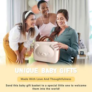 Set de Regalo Divertido para Baby Shower con Sonajero, Manta, Recuerdo de Madera, Babero y Calcetines Lindos – Ideas al por Mayor para Regalos de Bebé para Mamás Embarazadas - Product Image 5