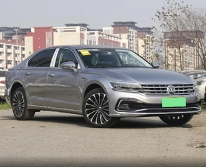 Auto Usado Phideon SAIC 380TSI Edición Premium Sedán 4 Puertas 5 Plazas Caja de Cambios Automática R18 Volante a la Izquierda Techo Panorámico de Cuero - Product Image 2