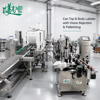 Machine intégrée d'étiquetage des bouchons et des corps de canettes de boissons avec inspection visuelle, rejet, palettisation et traçabilité des codes sur les cartons