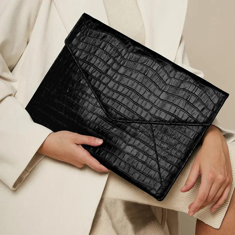 Custom LOGO crocodile leather envelope business bag luxury women laptop sleeve envelope clutch bag