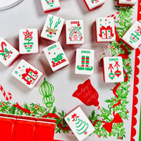 Ensemble de Mahjong Américain de Luxe Holly Jolly Christmas avec Tuiles en Acrylique Sculptées Roses pour Soirées de Jeu Festives, Cadeau de Fêtes, En Stock