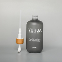 Botol Plastik Bulat Boston Hitam Doff Kosong dengan Tutup Bambu untuk Sampo, Masker Wajah, atau Losion