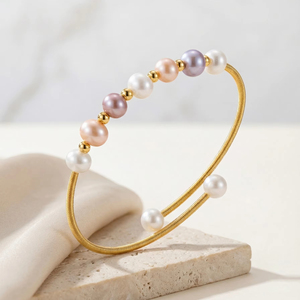 Daily Elegance กำไลข้อมือมุกหลายสีเคลือบทอง 18K – กำไลเปิดแบบมินิมอลทำมือสำหรับผู้หญิง ออกแบบที่ฮ่องกง - Product Image 1