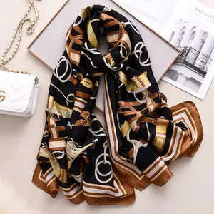 Wholesale 2020最新の女性の絹のスカーフ古典的な革とチェーン柄プリントシルクスカーフ卸売中国