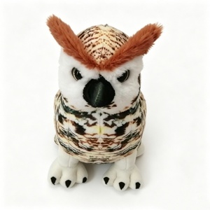 Peluche de búho de bosque con manchas en tonos tierra personalizado, Peluche de búho con patrón de plumas impreso en detalle, Peluche de búho orejudo grande - Product Image 1