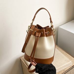 กระเป๋าถือสะพายข้างแฟชั่นดีไซน์หรูหราสำหรับผู้หญิงแบบรูดเชือก ปี 2026 รับผลิตตามสั่งขายส่งจากโรงงาน - Product Image 5