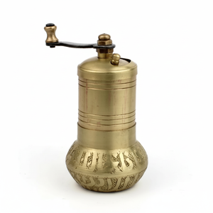 Juego de servir sal pimienta de latón adornado con etiquetado privado con acabado antiguo Ideal para decoración de bodas o uso diario - Product Image 1