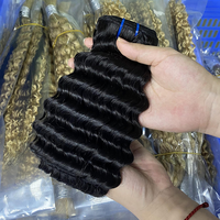 Vente en gros de cheveux humains bruts 100% paquets de cheveux à ondulation profonde et paquets de cheveux alignés sur les cuticules vierges bouclés Pixie
