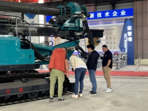 SDLQ LQR130 추적 유압 로타리 드릴링 리그 29T 홀 깊이 30m 직경 400mm ~ 2000mm 다기능 말뚝 장비 공장 - Product Image 2