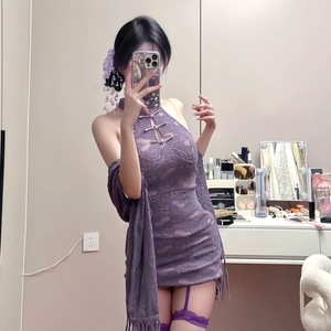 เดรสลูกไม้เซ็กซี่แบบคอ halter สไตล์จีนใหม่ โชว์ไหล่เว้า สำหรับผู้หญิง รุ่นใหม่สำหรับฤดูใบไม้ร่วงและฤดูหนาว ทรงเข้ารูป - Product Image 1