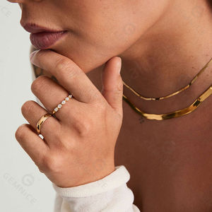 Gemnel Minimalist Jewelry Wholesale Bague en argent 925 plaqué or 18 carats poire multi-diamants - Product Image 2