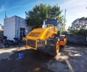 Rouleau vibratoire monocylindre de 22 tonnes, certifié CE XS223J, moteur diesel Weichai, pompe moteur 140 kW, roulement excellent pour la route - Product Image 5