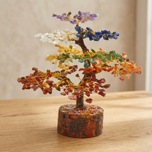 Sculpture d'arbre de Noël artisanale en pierres précieuses avec feuilles en cristal arc-en-ciel, base en bois, décoration Feng Shui pour la maison au quotidien, Gujarat - Product Image 1