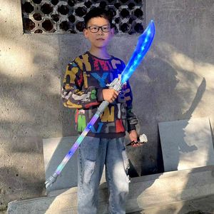 Épée Lumineuse Guan Gong, Grande Taille, Clignotante et Musicale, Jouet pour Enfants Unisexe en Plastique - Product Image 4