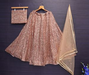 Haute sur demande mariage de mariée Lehenga Choli avec paillettes broderie travail disponible au prix de gros - Product Image 6