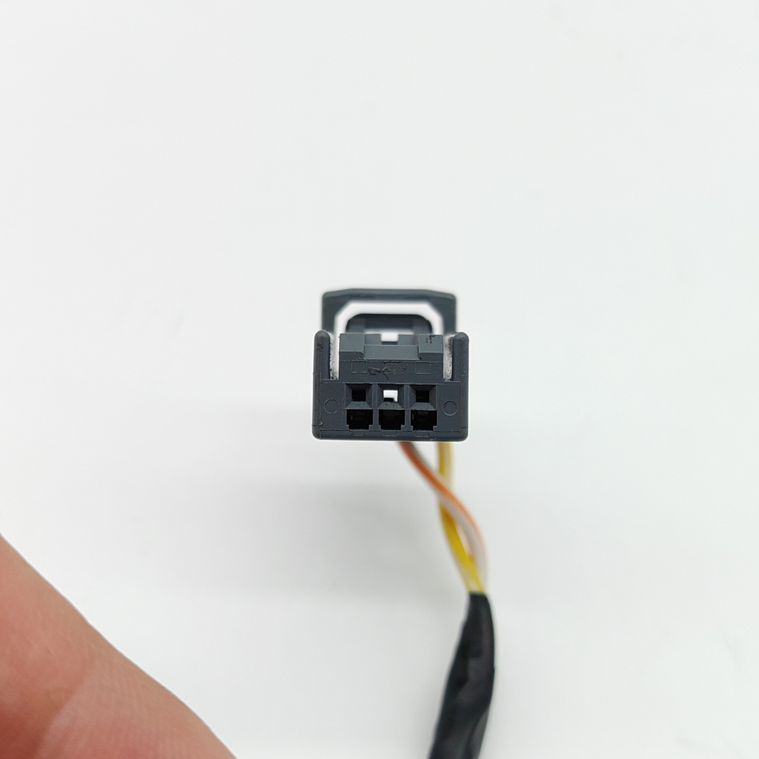 Automotive Waterproof Wire Harness Connector for Car Connector Plug 3-Pin Female CT3-0228M