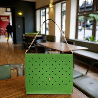 Pochette en feutre carré à la mode de vente chaude avec bouton brodé doré et forme carrée de fermeture à glissière