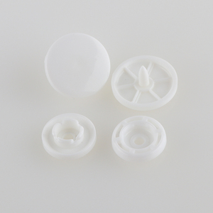 Boutons-pression personnalisés en plastique 13mm <span class=keywords><strong>noir</strong></span> mat pour vêtements de travail 4 parties boutons-pression - Product Image 2