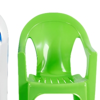 Chaise de salle à manger en plastique couleur personnalisée, haute résistance, empilable, design moderne et minimaliste, avec accoudoirs, pour la restauration commerciale
