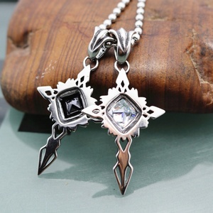 Collar con colgante de acero inoxidable para mujer y hombre, con circonita grande y engaste de garra, a la moda, para cadena de suéter, joyería infantil - Product Image 2