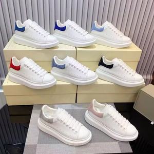 Zapatillas Deportivas de Lujo de Alta Calidad para Hombre, Marca MccQqneeus, Talla Grande, Zapatillas Casuales de Cuero para Mujer, de Caña Baja, Acolchadas y Elegantes - Product Image 1