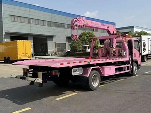 Camion de dépannage rose Sinotruk Howo 12T GVW avec grue de 5T, plateau 4x2 et bras de remorquage combiné pour le sauvetage routier multi-scénarios et le levage d'équipements - Product Image 4